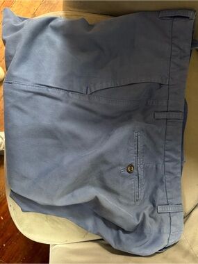 Tommy Bahama navy blue casual shorts with red label